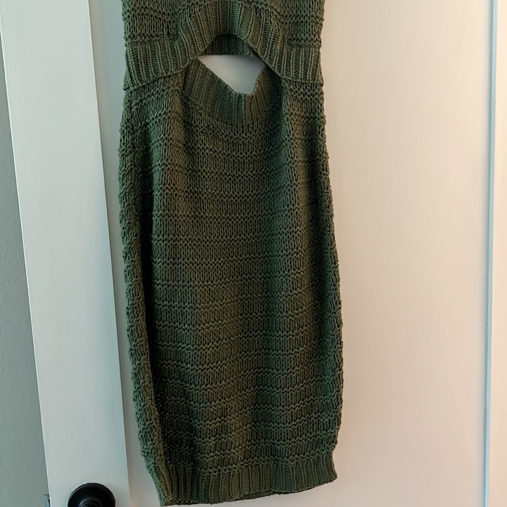Dress - Picture 3 of 4